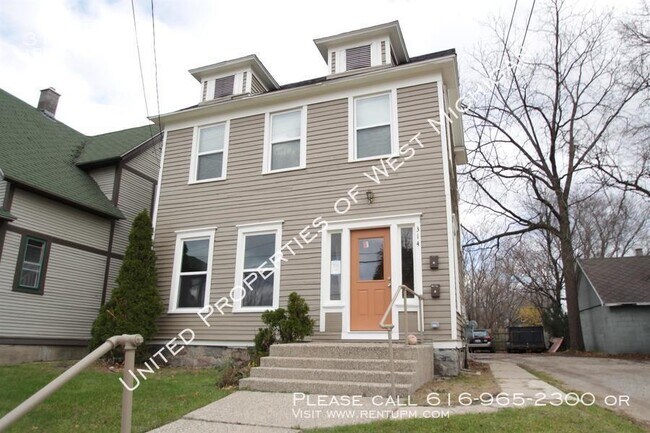 Building Photo - 314 College Ave NE