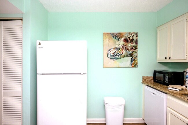 Building Photo - 4000 Gulf Terrace Dr