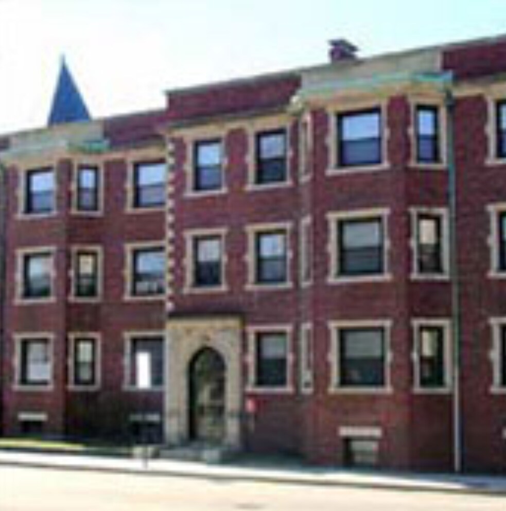 Building Photo - 465 Centre St