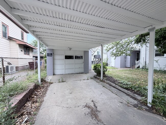 Building Photo - 714 B St