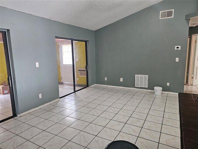 Building Photo - 102 Whitehall Way