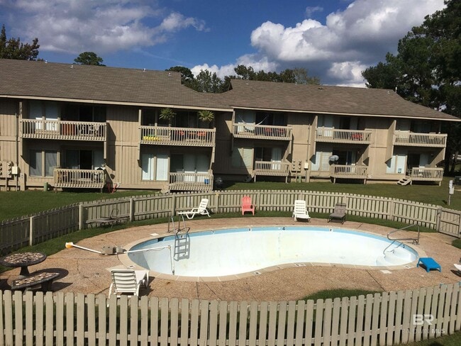 Building Photo - 2066 Sea Cliff Dr N