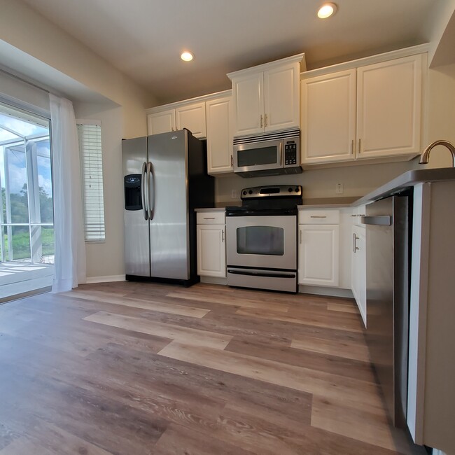 Kitchen with brand new grey quartz countertops - 5808 Fishhawk Ridge Dr