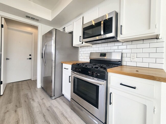 Building Photo - Beautiful 3 BR / 2 BA Home for Rent in Rou...