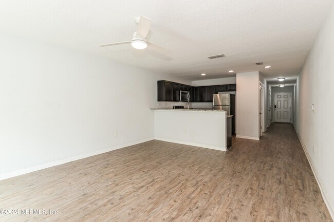 Building Photo - 528 Eiseman Wy