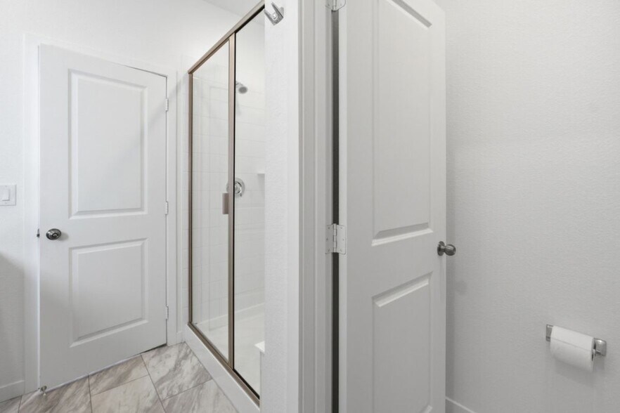 Building Photo - 930 Thinleaf Ln