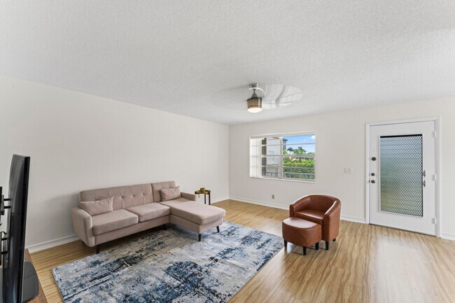 Building Photo - 230 Normandy Ln