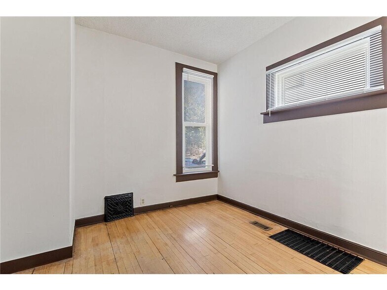 Building Photo - 525 8th Ave SE