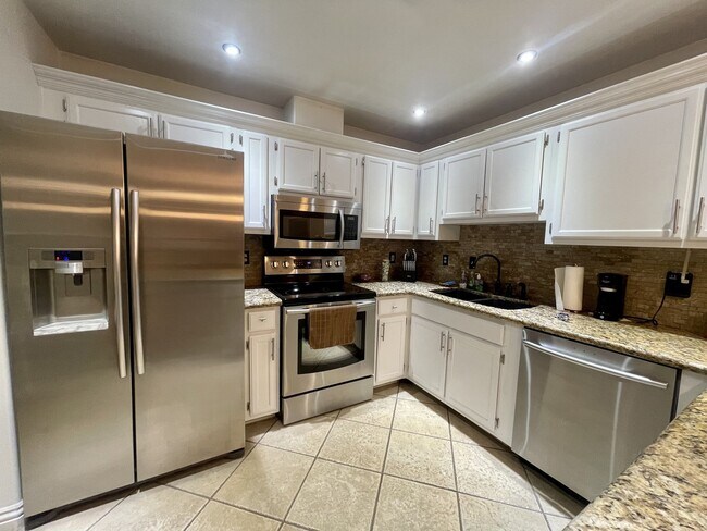 Building Photo - Summerlin South | 2 Bedroom | 2 Bathroom | Flexible 1–12 Month Lease | Perfect For Traveling Prof...