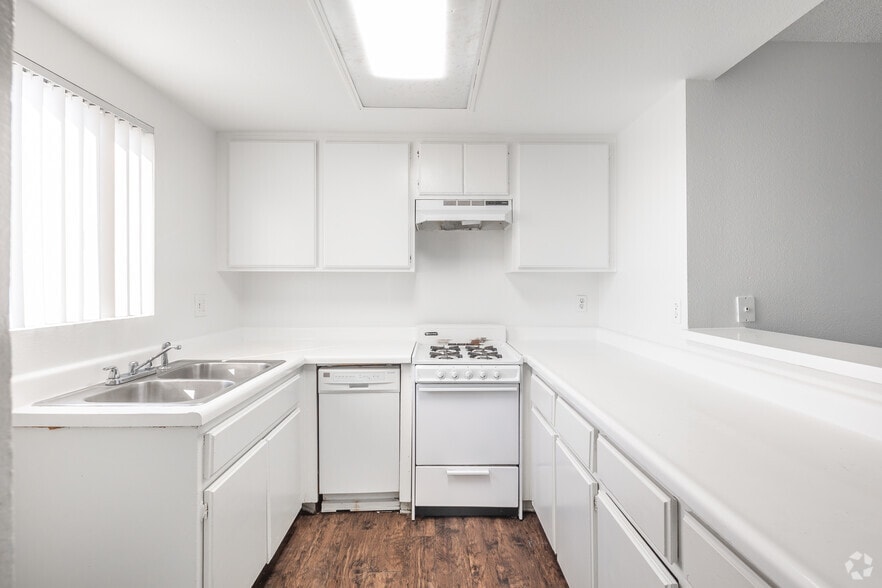 Primary Photo - 2315 Earl Ave.