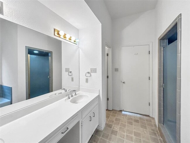 Building Photo - 5717 Taylor Draper Cove