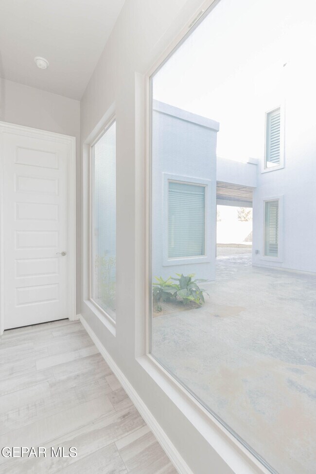 Building Photo - 864 Lemington St