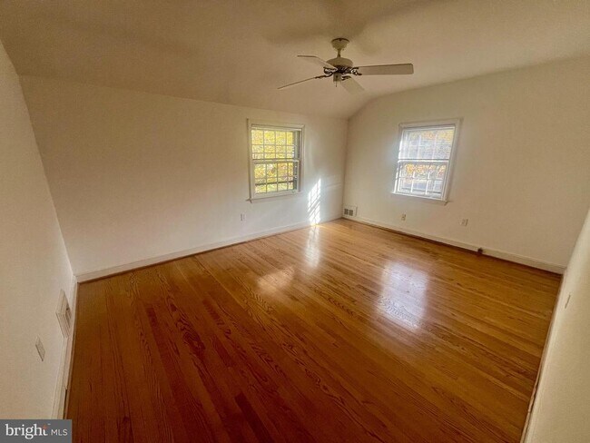 Building Photo - 8 S Hudson St