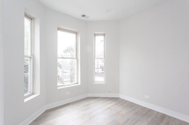 Building Photo - 816 W 18th St