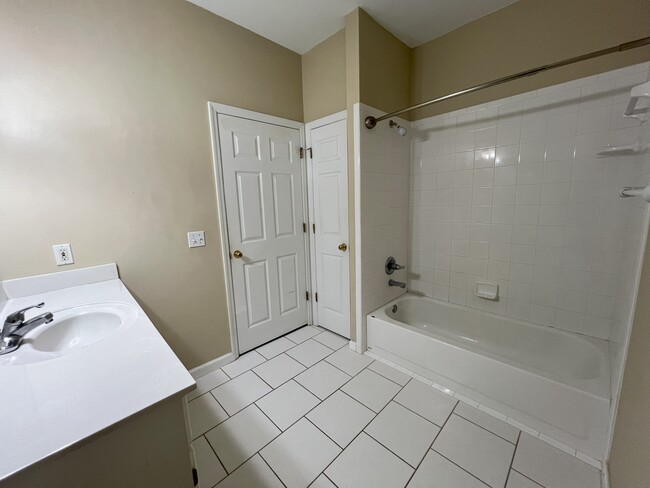 Building Photo - 1517 Applewood Way