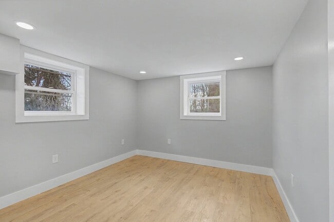 Building Photo - 534 Rosewood Dr