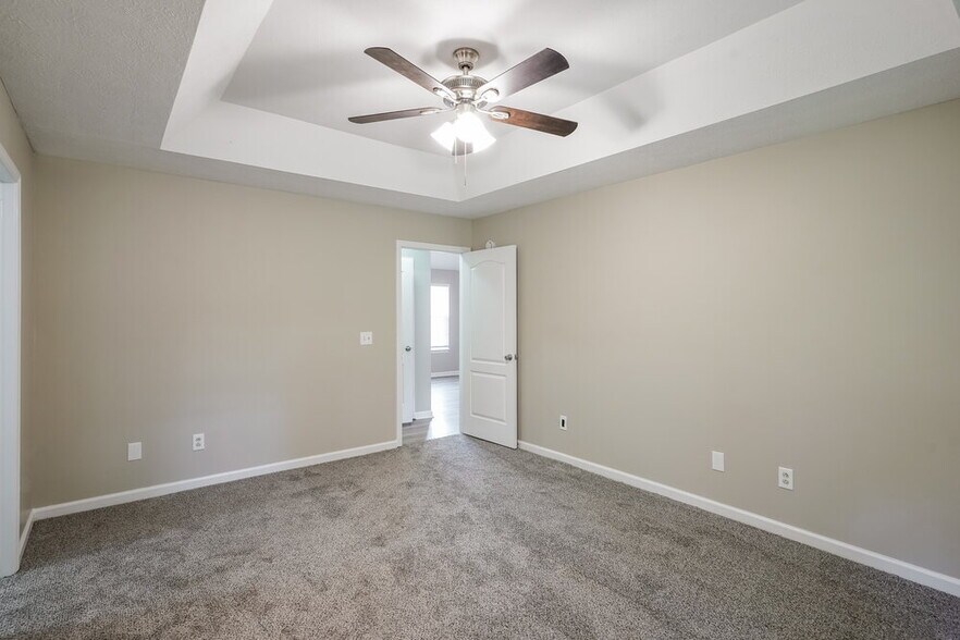 Building Photo - 630 Butternut Trce