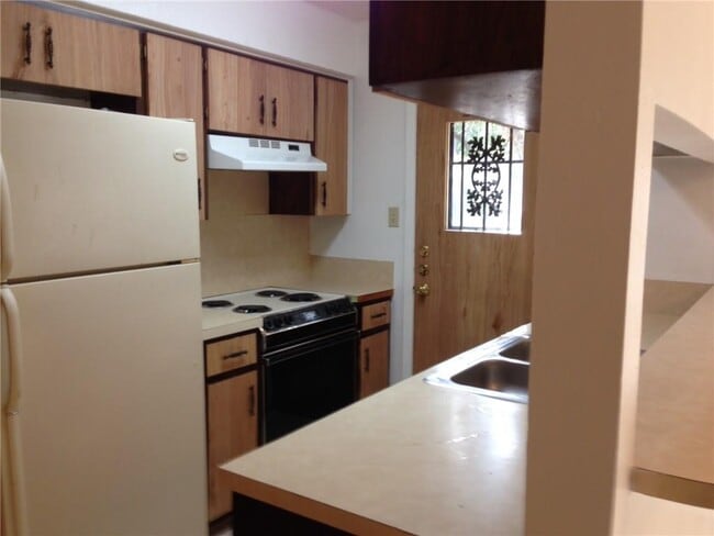Building Photo - 115 Laurelwood Dr S