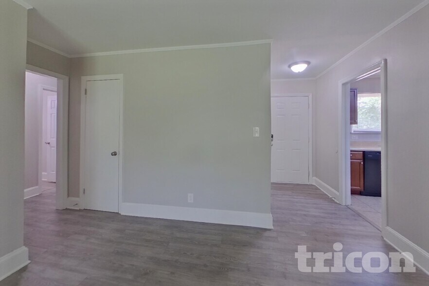 Building Photo - 5530 Wedgewood Dr