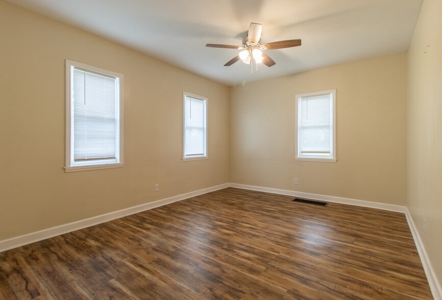 Building Photo - 795 Blaze Rd