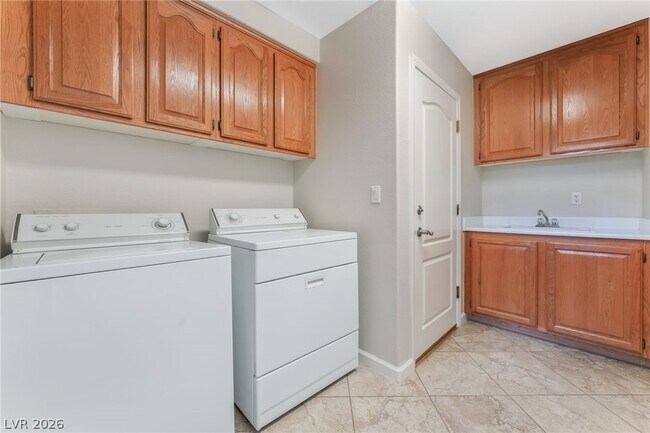 Building Photo - 1733 Tesara Vista Pl