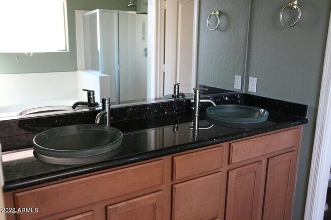 Building Photo - 3124 E Sparrow Pl