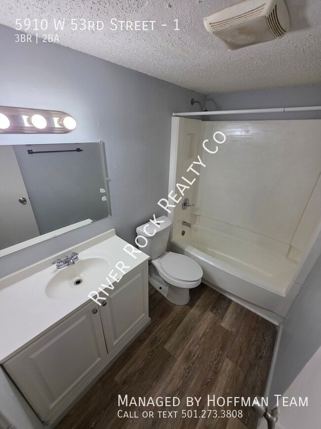 Building Photo - 5910 W 53rd St