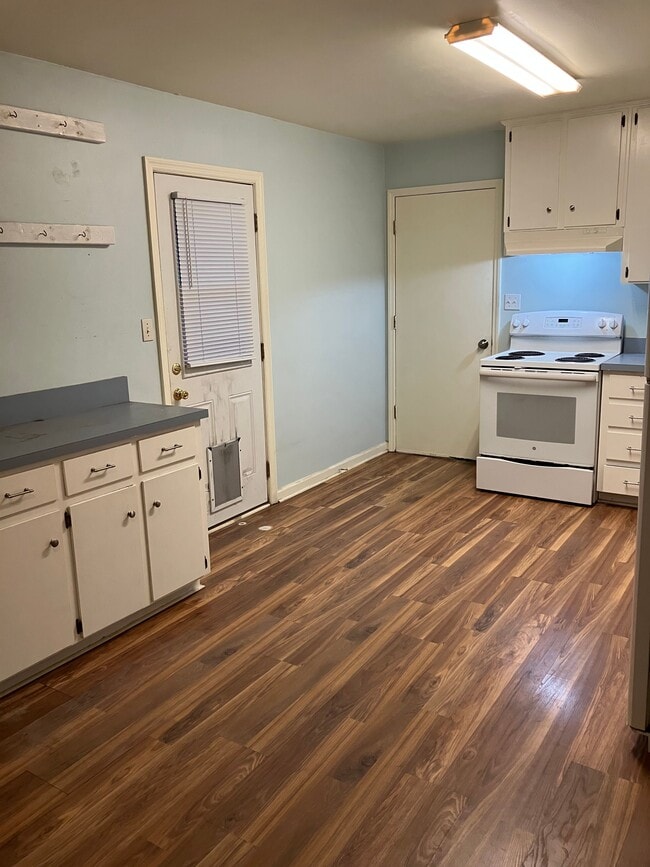 Building Photo - Hickory Ct