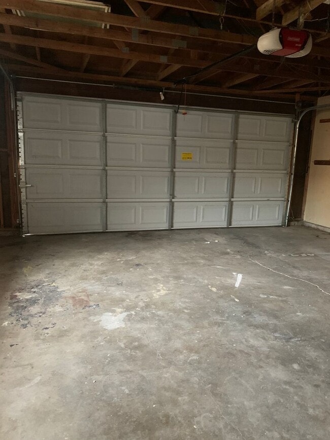 Building Photo - 994 S Harris St