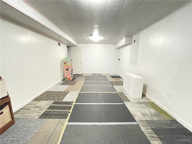 Building Photo - 121 Wadsworth Rd