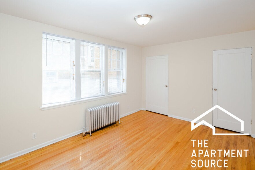 Building Photo - 5011 W Cermak Rd