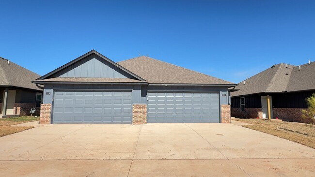 Primary Photo - 3 Bedroom 2 Bath 2 Car Garage Duplex in Gr...