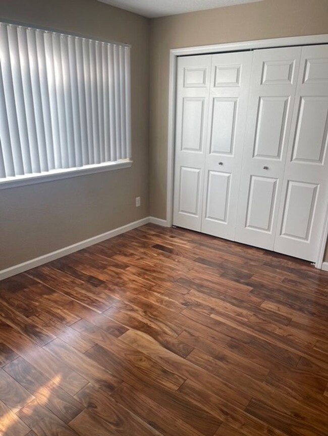 Building Photo - Beautiful 3 bed 2.5 home in Oak Hills! Was...