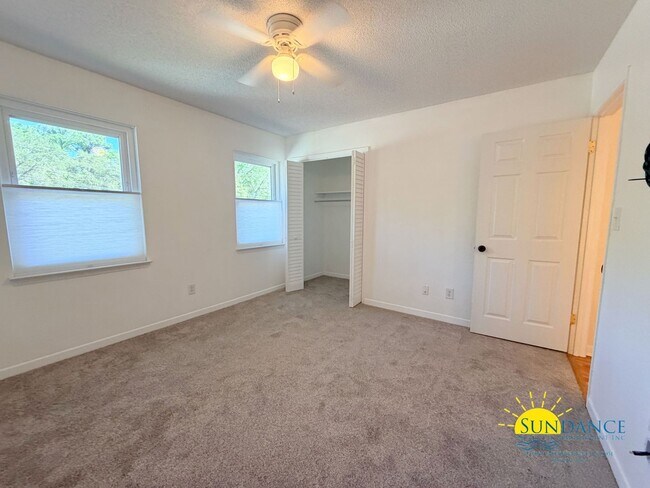 Building Photo - Charming 2BR townhome just steps from beautiful Cinco Bayou in Fort Walton Beach!