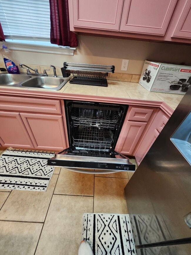 Building Photo - Close to Everything