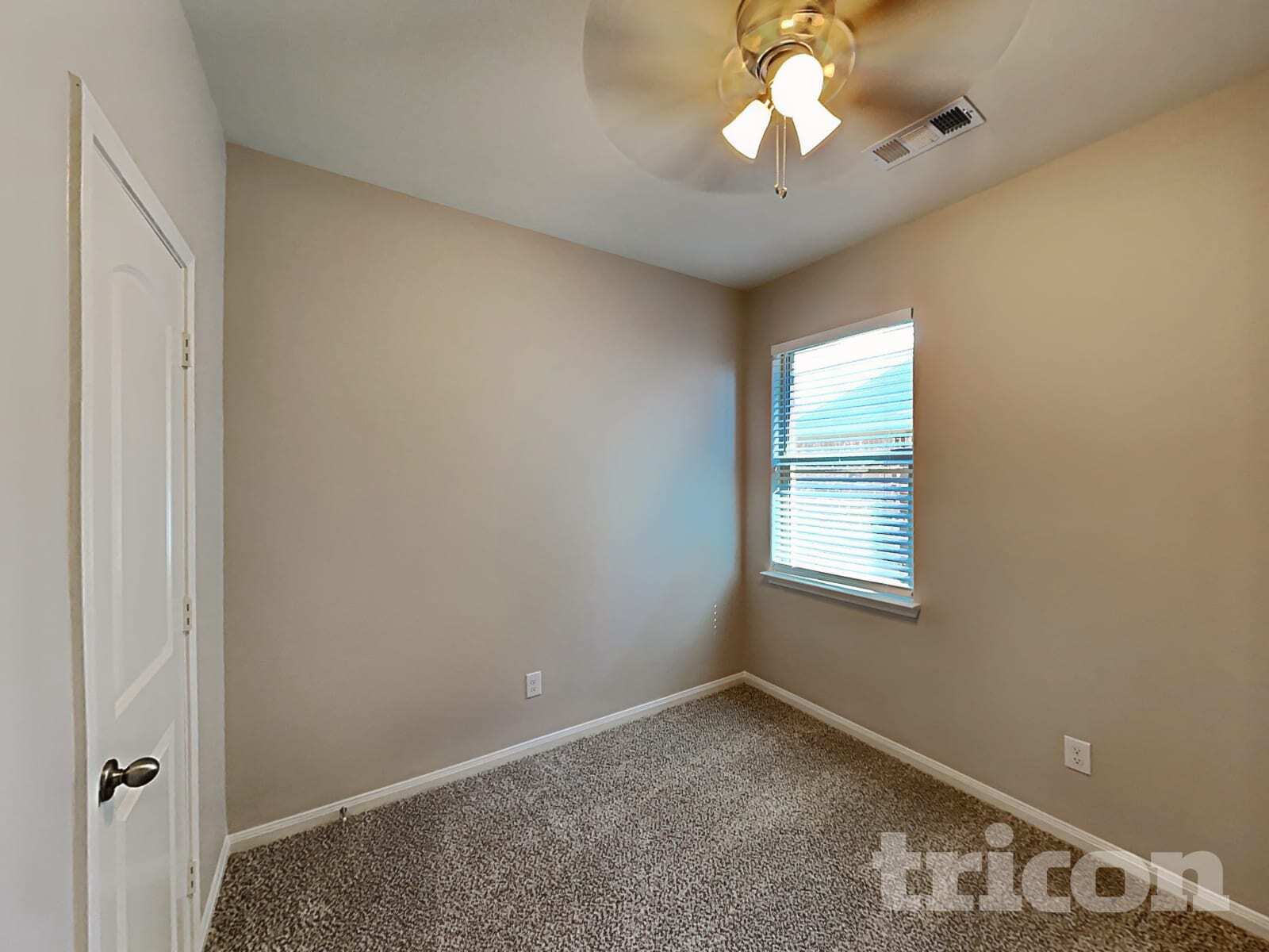 Building Photo - 900 Clark Dr