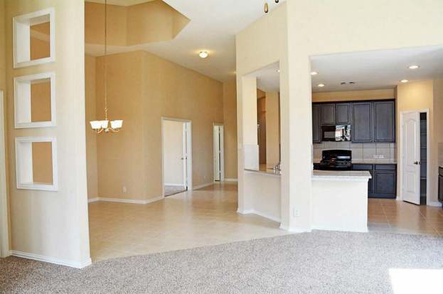 Building Photo - 2419 Doral Dr