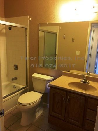 Building Photo - Charming Two Bedroom Duplex in Fair Oaks