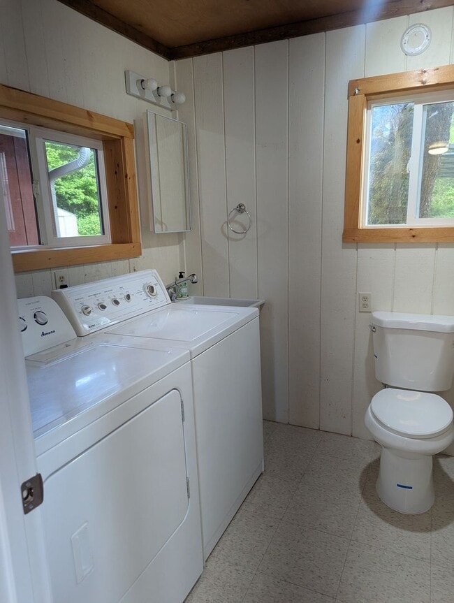 Building Photo - Cute 1 bedroom