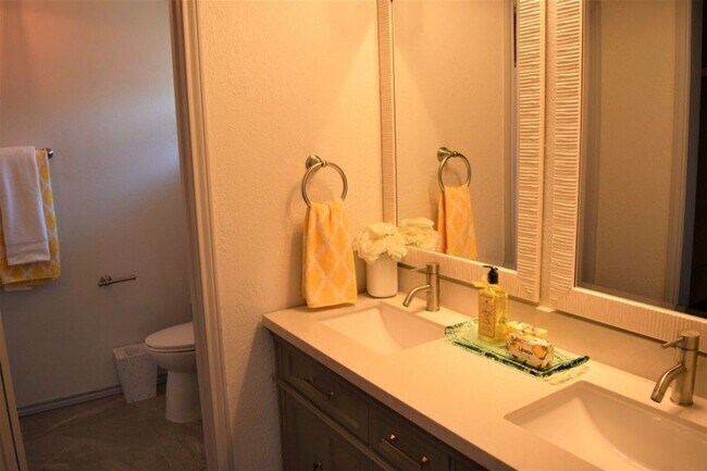 Building Photo - Charming McAllen Home + Bonus Studio