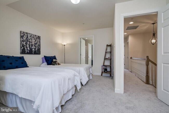 Building Photo - 610 Eden Pl