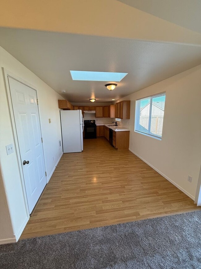 Building Photo - Charming 3 Bedroom 2 Bathroom Home in Quiet Neighborhood!