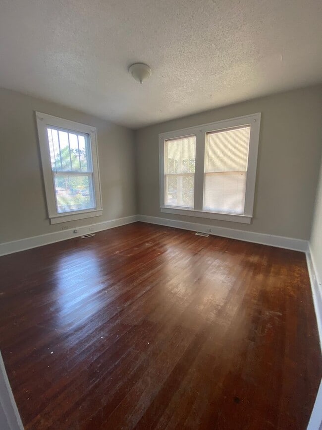 Building Photo - Perfect home with 2 kitchens at NCSU