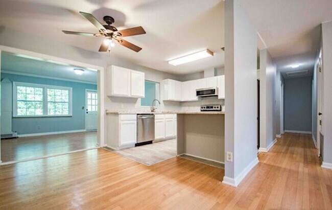 Building Photo - Fabulous home near the fairgrounds-$500 off 1st months rent!