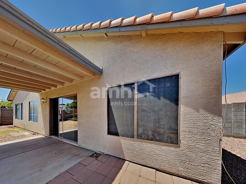 Building Photo - 2715 N 90th Ave