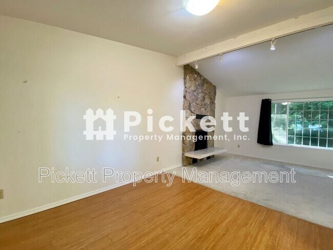 Building Photo - 7293 Pheasant Cir NE