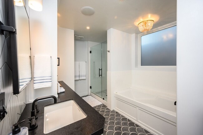 Building Photo - 334 La Amatista Rd