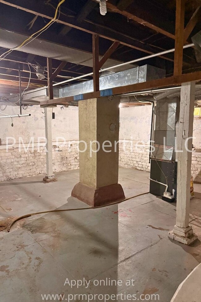 Building Photo - 2 Bedroom/ 1 Bathroom House