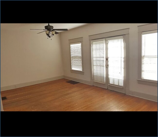 Building Photo - 1300 E 81st Ter