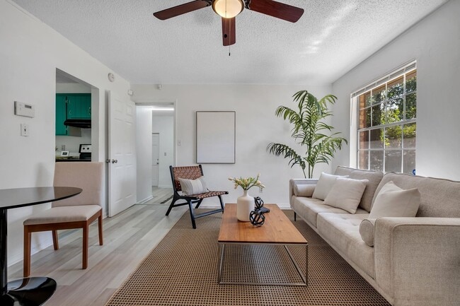 Building Photo - 3421 Sunnyside Dr